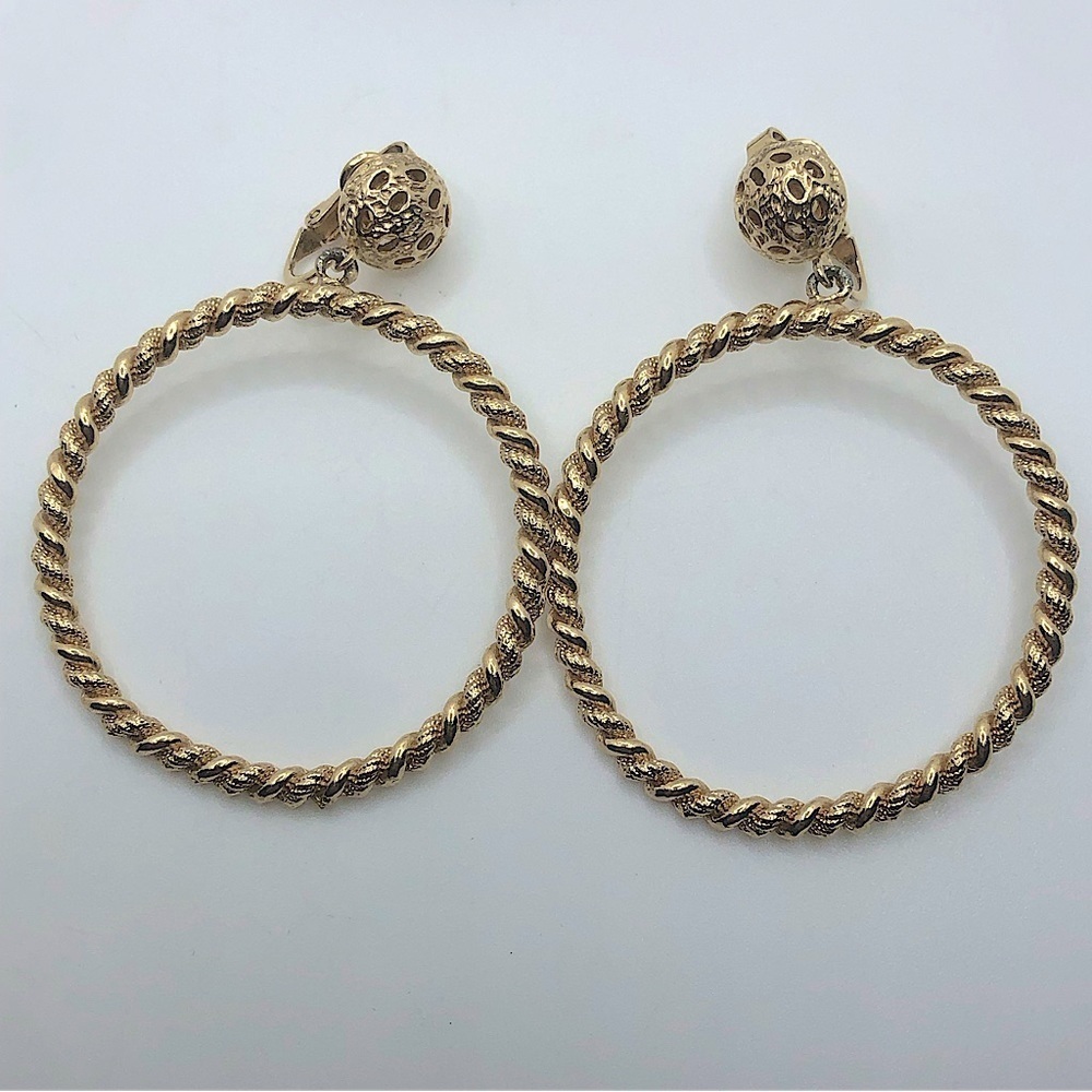 Vtg Crown Trifari Gold Tone Cable Style Circle Dangle Clip On Earrings 2.5”